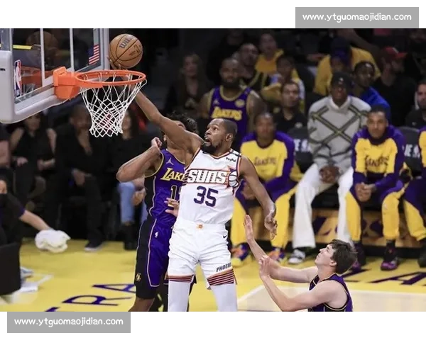 詹眉合砍高分湖人力克黄蜂终结连败重回胜轨