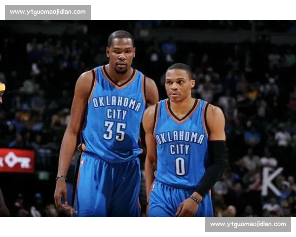 雷霆vs勇士西部强强对话青春风暴与王朝底蕴正面碰撞巅峰较量之夜